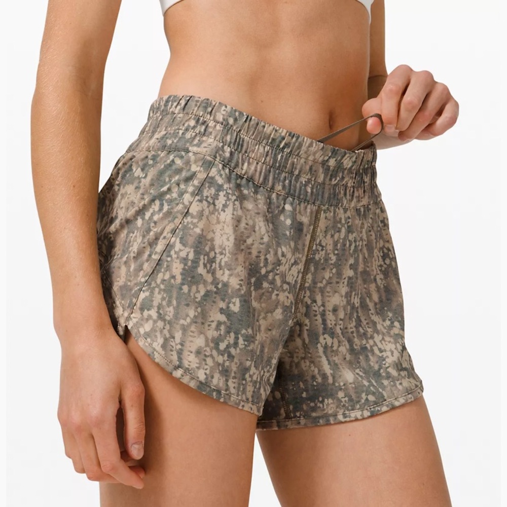 LULULEMON TRACKER SHORT